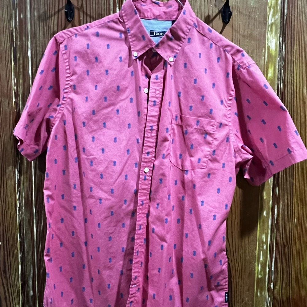 Izod Men's Pink Short-Sleeve Button-Down Shirt with Blue Pineapple prints